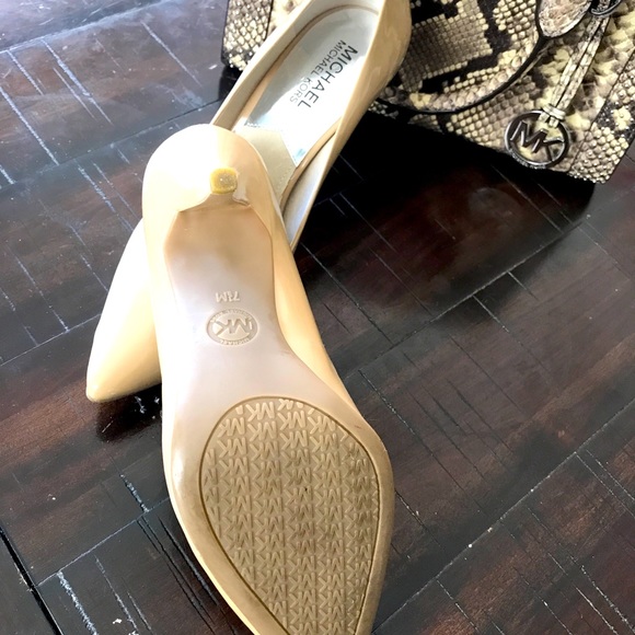 Michael kors Nude pointy toe pumps size 7 - Picture 3 of 4
